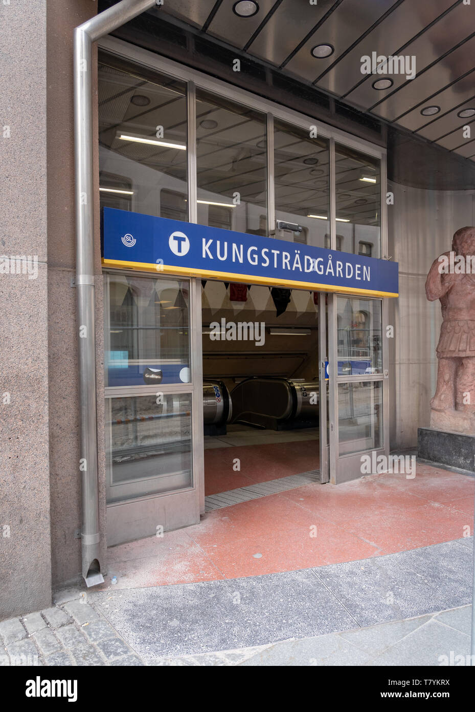 Editorial 03.27.2019 Stockholm Suède. Entrée de la station de métro de Kungsträdgprden au niveau de la rue Banque D'Images
