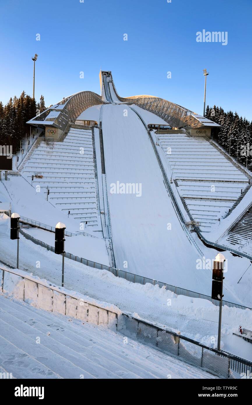 La Norvège, Oslo, district de Holmenkollen, le Holmenkollbakken le saut à ski hill qui abrite le musée du ski Banque D'Images