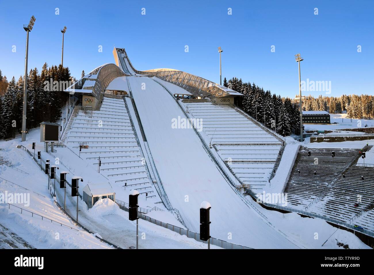 La Norvège, Oslo, district de Holmenkollen, le Holmenkollbakken le saut à ski hill qui abrite le musée du ski Banque D'Images