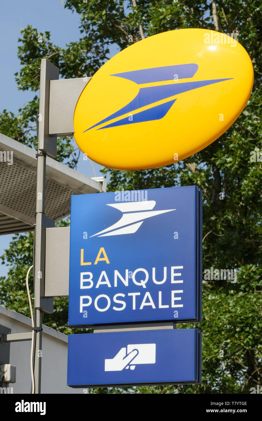 Poste Banque - La Banque Postale, Lyon, France Photo Stock - Alamy