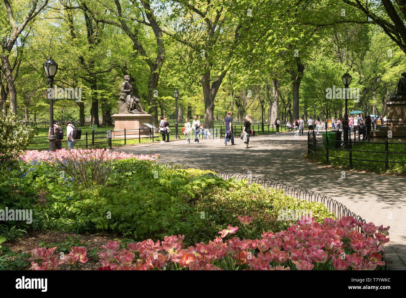 Robert Burns Sculpture est situé à l'extrémité sud de Literary Walk à Central Park, New York City, Etats-Unis Banque D'Images