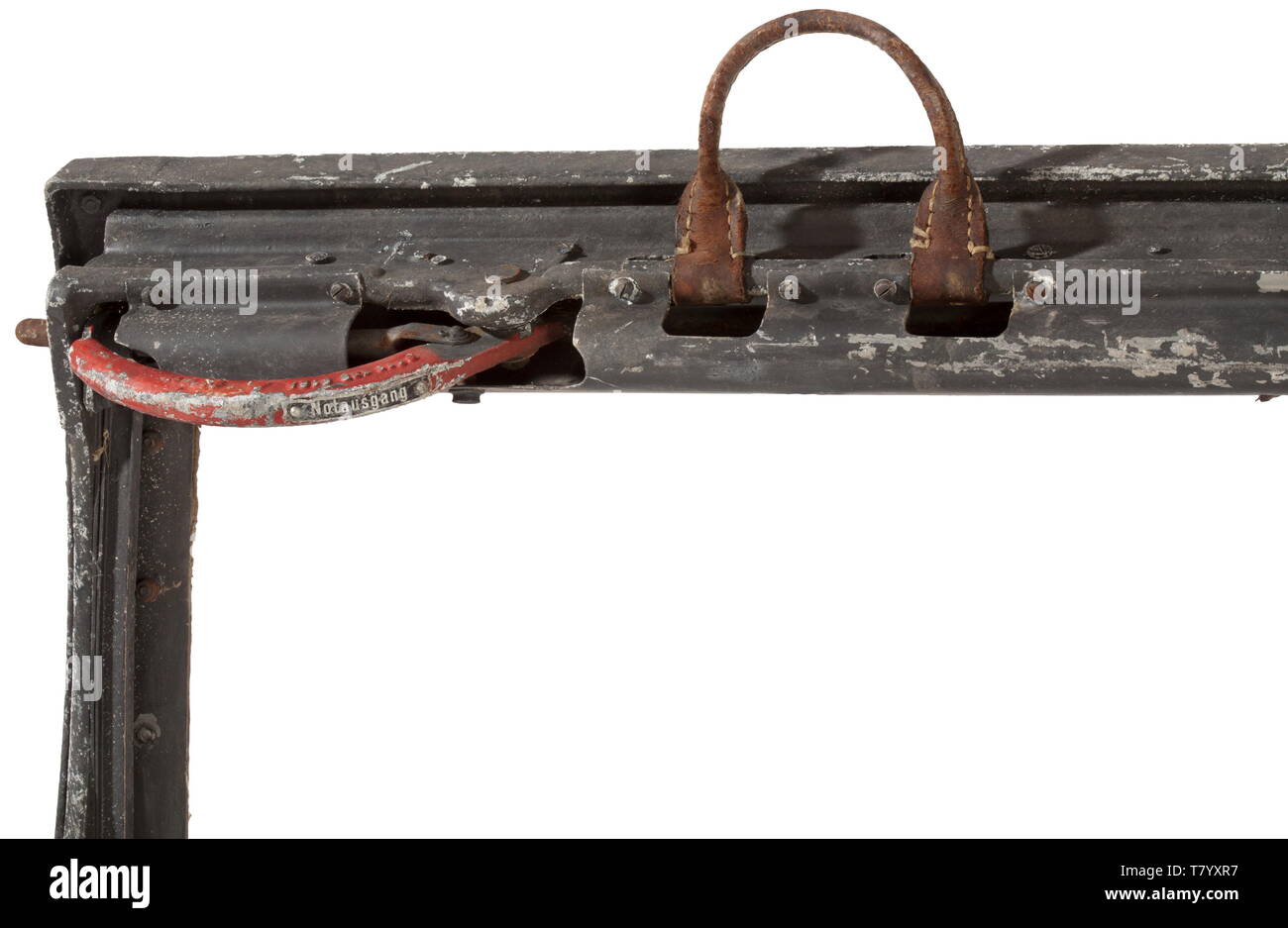 Les pièces d'aéronefs d'un destroyer M-110 grand cockpit trois pièces de l'avion légendaire, les composants fabriqués à partir de différents matériaux tels que le fer et d'aluminium, feuille, les articles avec plusieurs rivets et vis. Une partie dispose d'un grip latéral pour ouvrir le mécanisme de pilotage. Les pièces sont peintes en gris de la Luftwaffe, avec un peu amochée et zones usées. Dimensions de la section de pilotage 82 x 145 x 45 cm, avec l'évidement de la mitrailleuse de l'avion tireur, mitrailleur arrière couvrent 70 x 62 x 20 cm avec languette en cuir poignée et version d'urgence, hatch 100 x 70 x 13 cm. Les pièces sont de , Editorial-Use-seulement Banque D'Images