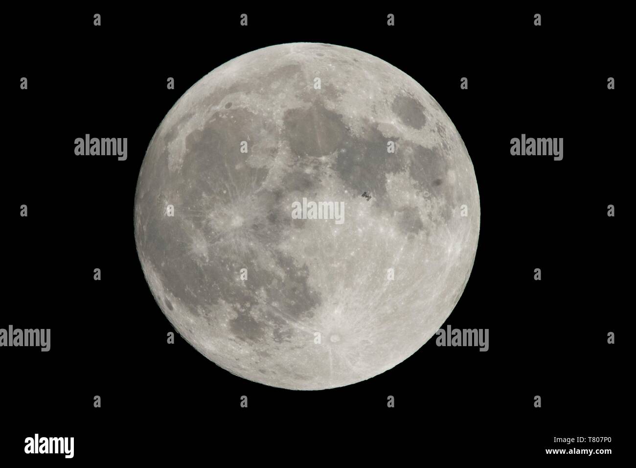 ISS transit lunaire, Janvier 2018 Banque D'Images