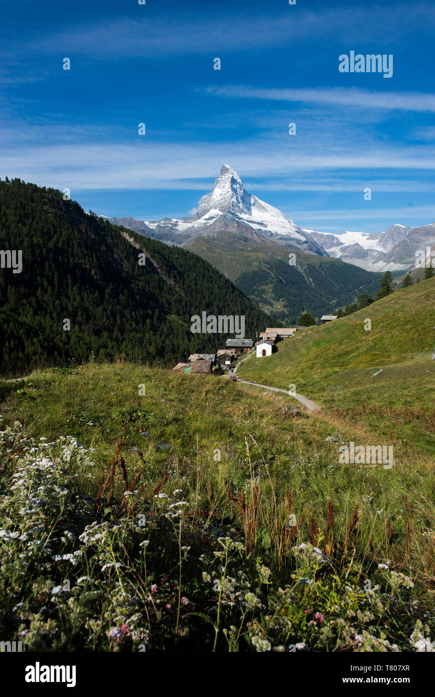 Les Marcheurs classique Haute route de Chamonix à Zermatt le sentier mène jusqu'à Zermatt avec le Cervin, Alpes Suisses, Suisse, Europe Banque D'Images