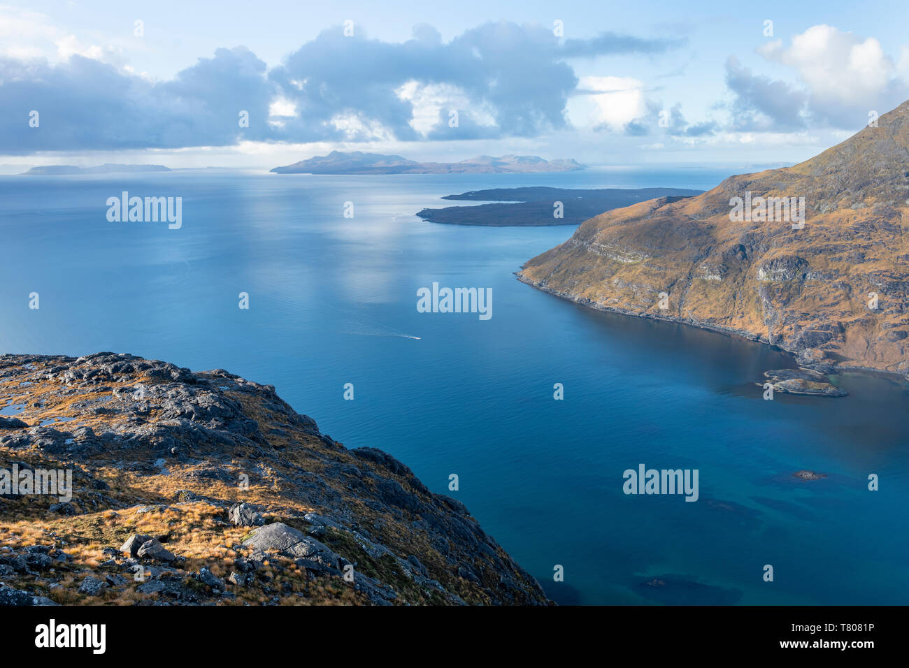 L'île de Soay vu du haut de Sgurr na ires sur l'île de Skye, Hébrides intérieures, Ecosse, Royaume-Uni, Europe Banque D'Images