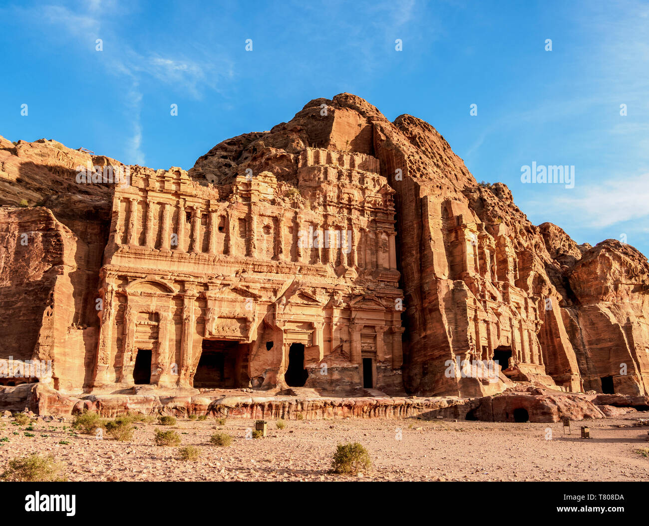 Palais et tombeaux de Corinthe, Petra, Site du patrimoine mondial de l' UNESCO, le Gouvernorat de Ma'an, Jordanie, Moyen-Orient Photo Stock - Alamy