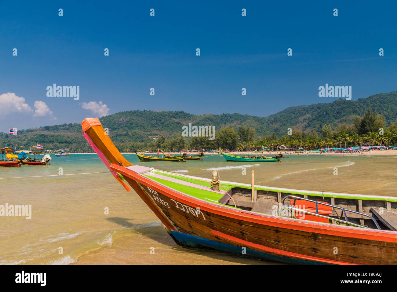 Les bateaux traditionnels sur la plage de Kamala à Phuket, Thaïlande, Asie du Sud, Asie Banque D'Images
