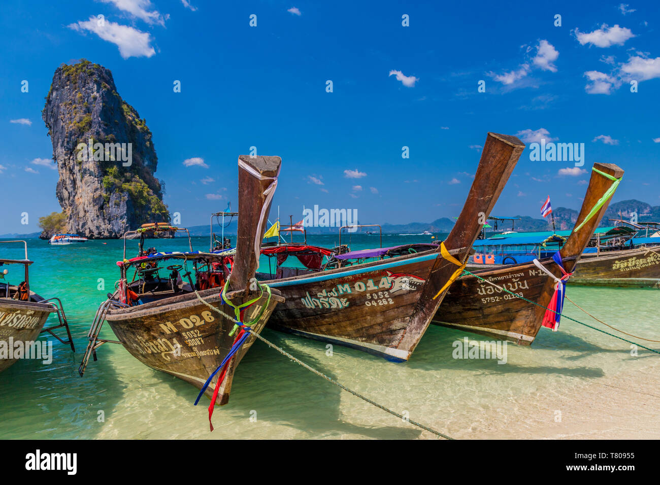 Long Tail boats sur l'île de Poda dans Ao Nang, Krabi, Thaïlande, Asie du Sud, Asie Banque D'Images