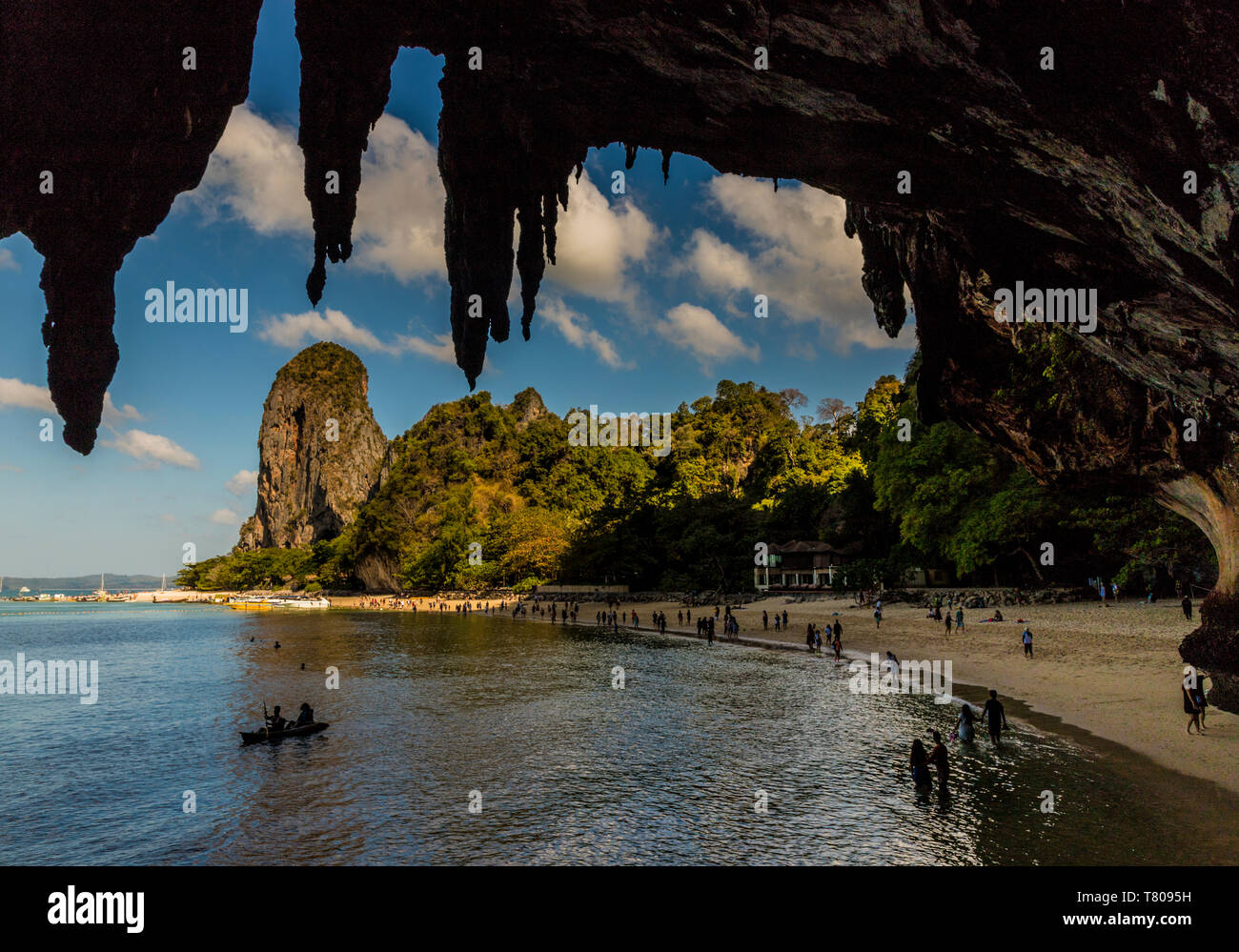 Phra Nang Beach et paysages karstiques en Railay, Ao Nang, province de Krabi, Thaïlande, Asie du Sud, Asie Banque D'Images