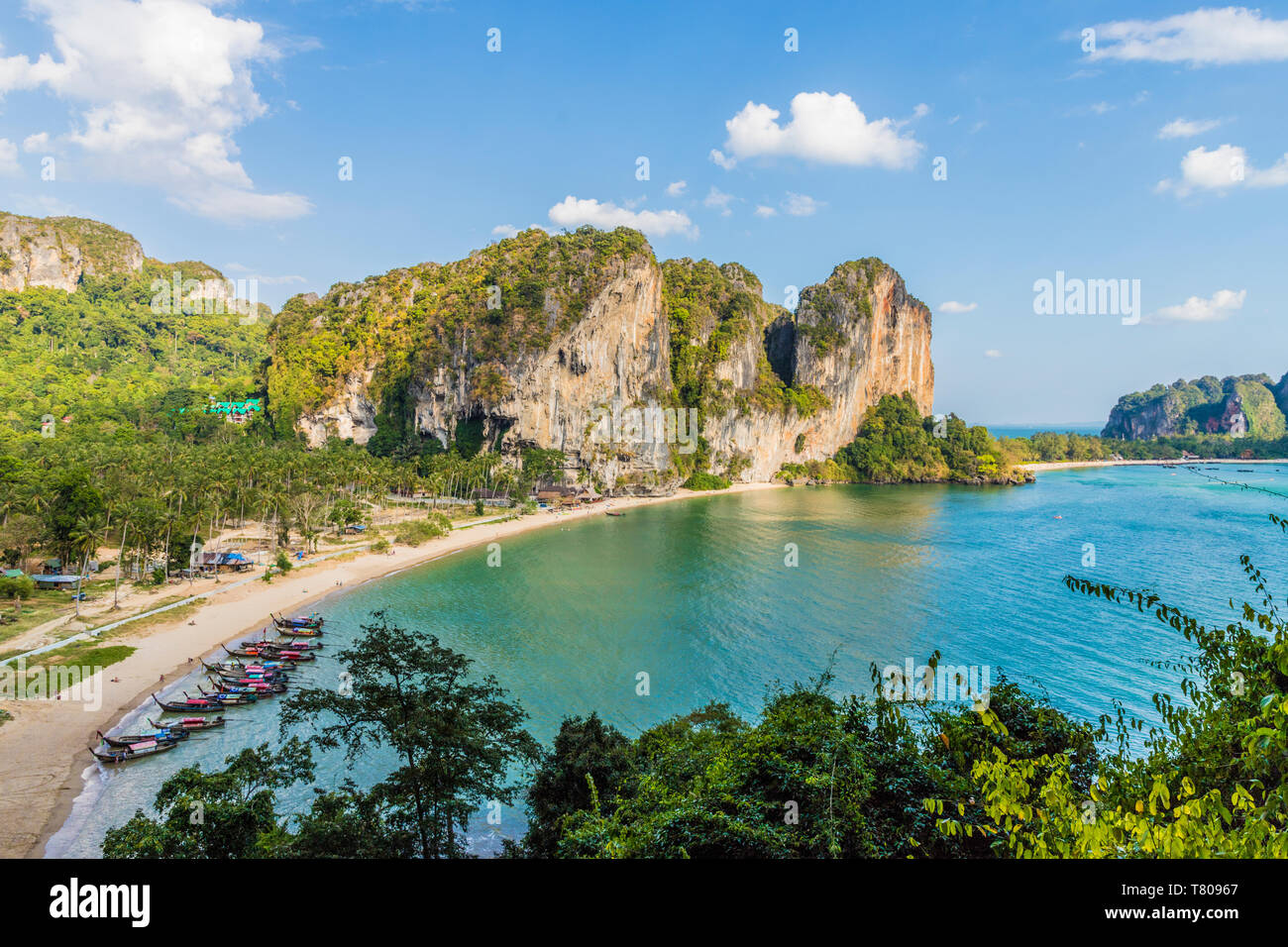 Tonsai beach et paysage karstique de Railay, Ao Nang, province de Krabi, Thaïlande, Asie du Sud, Asie Banque D'Images