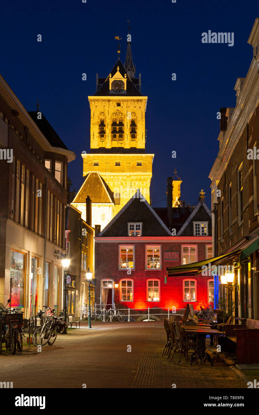 La tour de l'hôtel de ville (Stadhuis Delft) et façades de l'âge d'or hollandais à Delft, Hollande méridionale, Pays-Bas, Europe Banque D'Images