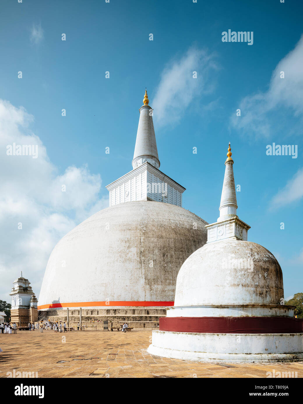 Saya Ruwanweli Dagoba (Stupa de sable doré), Anuradhapura, UNESCO World Heritage Site, North Central Province, Sri Lanka, Asie Banque D'Images