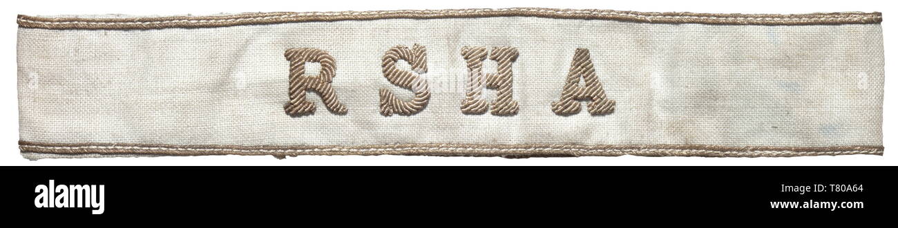 Un sleeveband RSHA' pour 'personnel féminin du Reichssicherheitshauptamt (Bureau principal de sécurité du Reich), fabriqué à partir de tissu en coton bleu avec dentelle d'argent et d'argent brodé à la main au lettrage. Longueur 40 cm. Très rare., historique, historique du 20e siècle, les pays fournisseurs de troupes,, SS, Schutzstaffel, Editorial-Use-seulement Banque D'Images