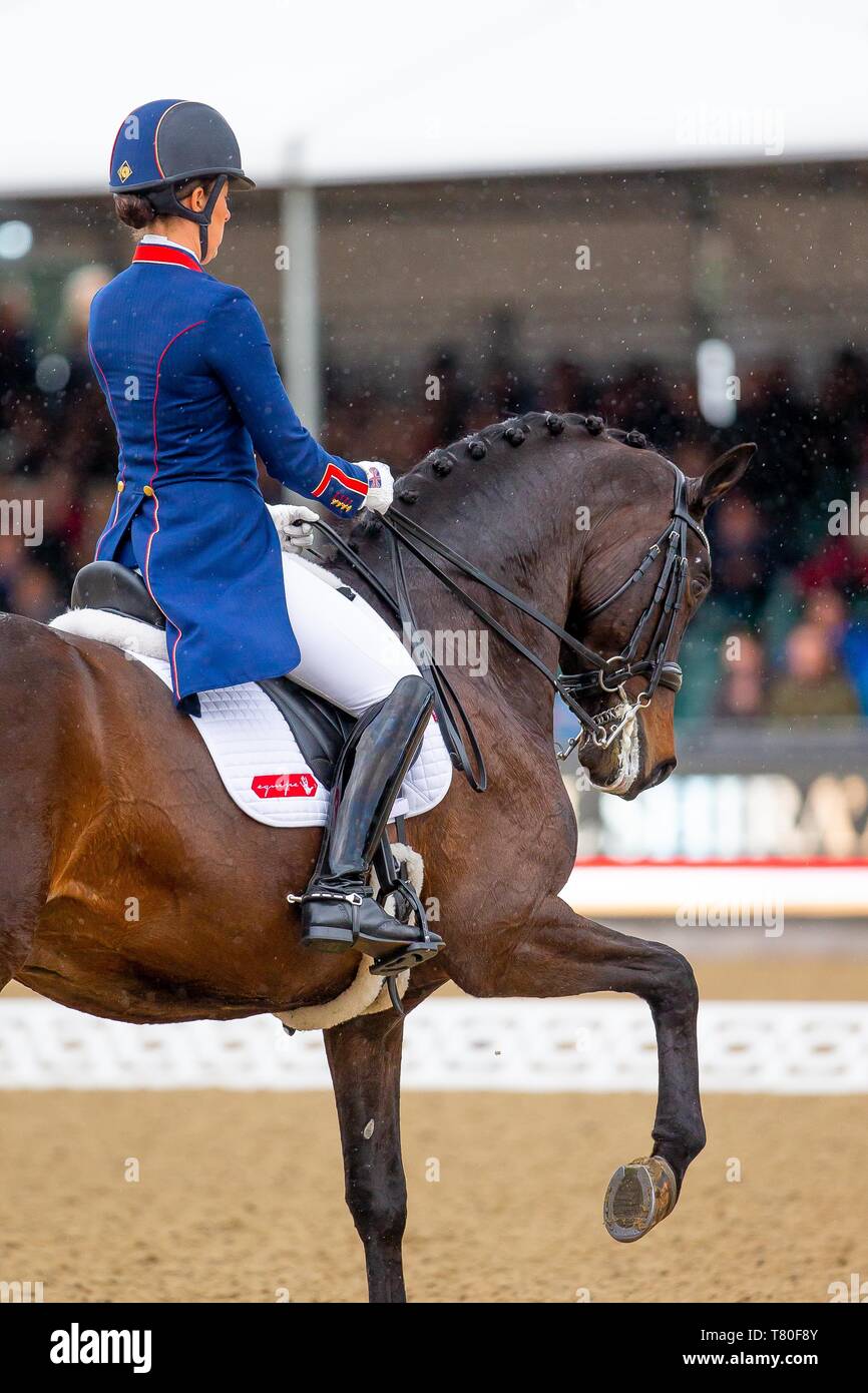 Windsor, Berkshire, Royaume-Uni. 09 mai, 2019. Gagnant. Charlotte Dujardin équitation. Erlentanz GBR. Le Shira Al'aa Grand Prix. CDI4*. Le Dressage. Royal Windsor Horse Show. Windsor. Dans le Berkshire. United Kingdom. GBR. 09/05/2019. Credit : Sport en images/Alamy Live News Banque D'Images
