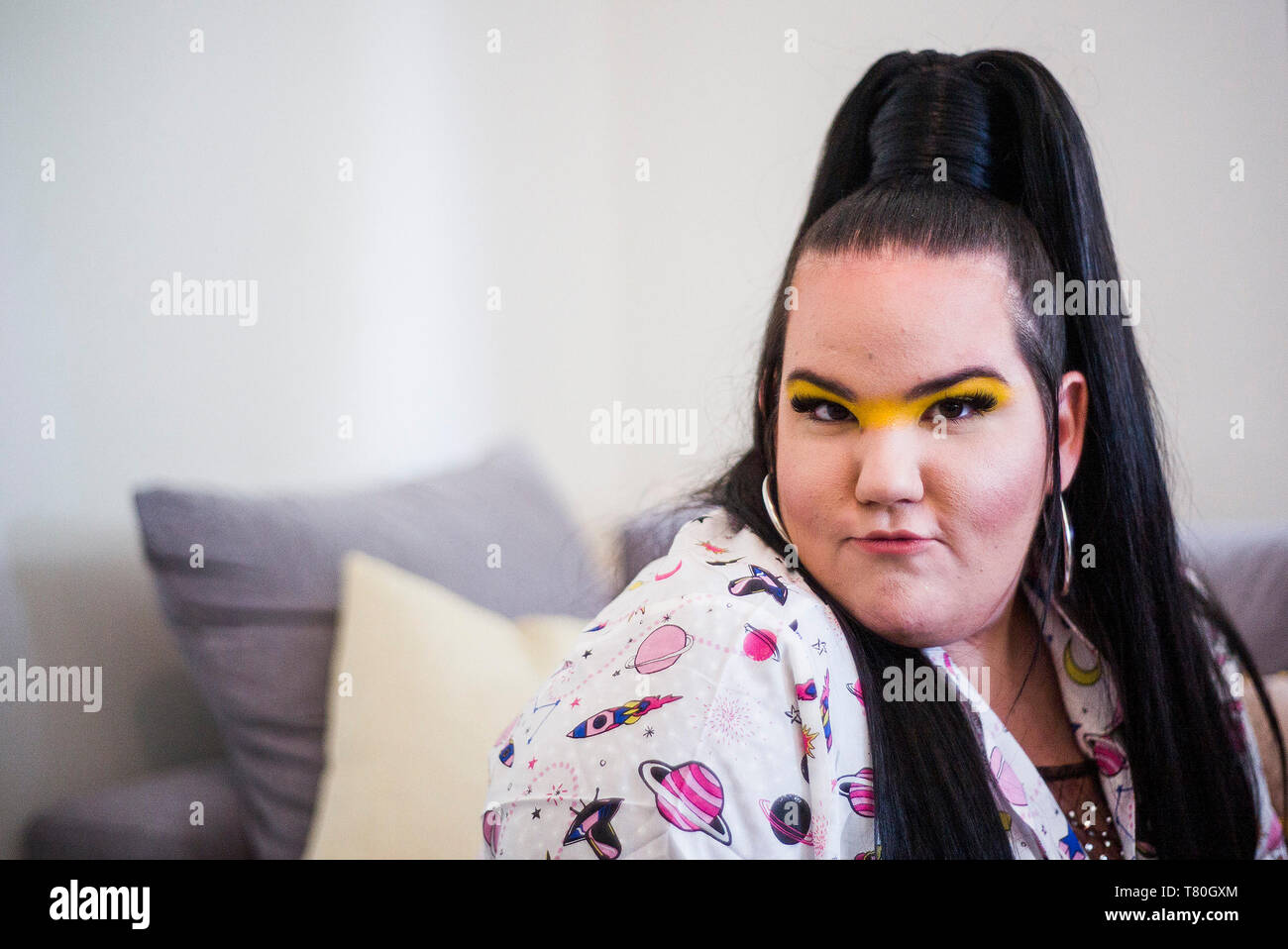 Tel Aviv, Israël. Le 08 mai, 2019. Netta Barzilai, le gagnant du prix de l'Eurovision 2018, pose lors d'un entretien avec l'agence de presse allemande (DPA). Credit : Ilia Efimovitch/dpa/Alamy Live News Banque D'Images