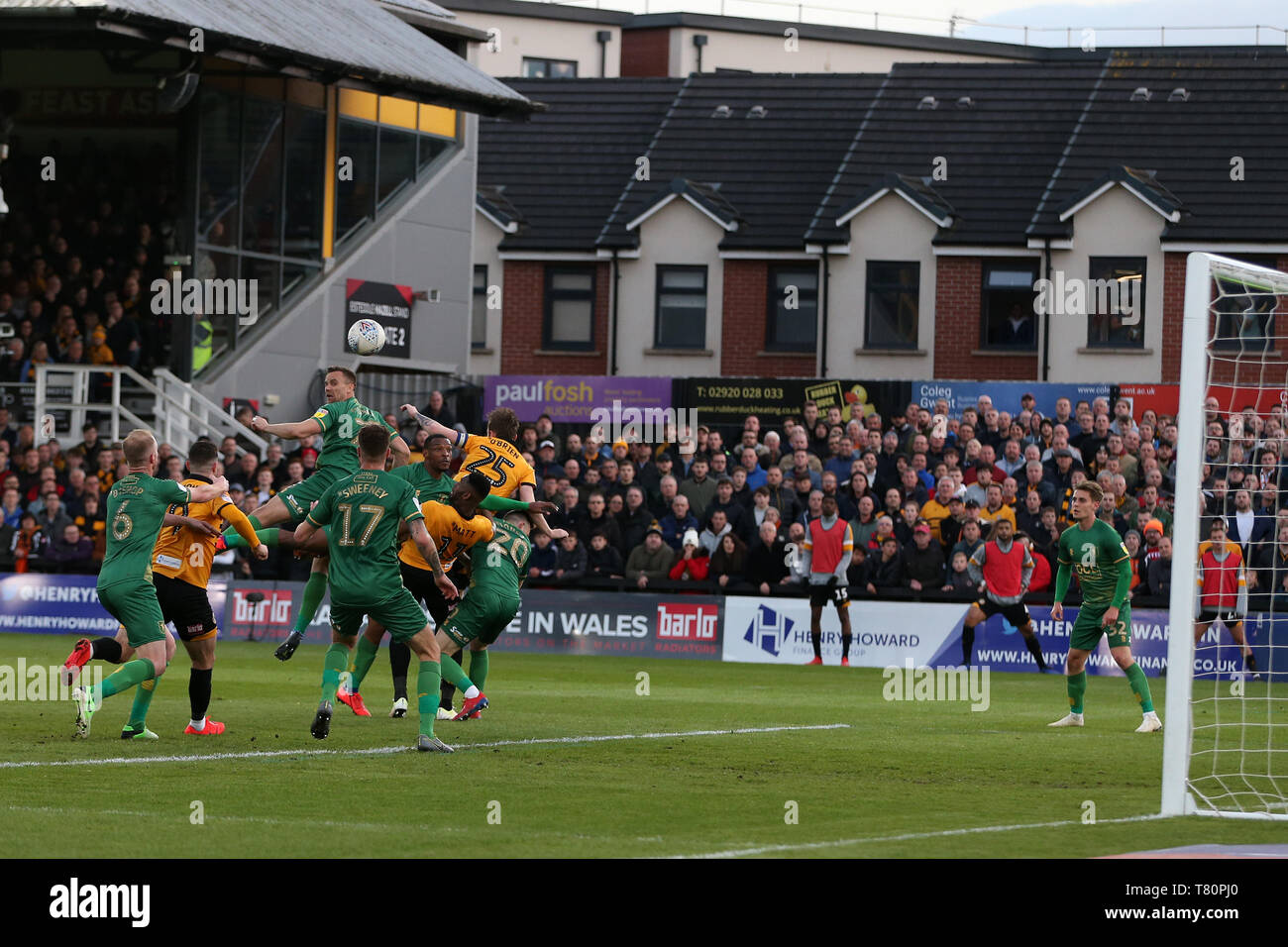 Newport, Royaume-Uni. 9e mai 2019. général goalmouth action. L'EFL Skybet football league deux demi-finale play off, 1ère manche, Newport county v Mansfield Town à Rodney Parade à Newport, Pays de Galles le jeudi 9 mai 2019. Ce droit ne peut être utilisé qu'à des fins rédactionnelles. Usage éditorial uniquement, licence requise pour un usage commercial. Aucune utilisation de pari, de jeux ou d'un seul club/ligue/dvd publications. Crédit : Andrew Orchard la photographie de sport/Alamy Live News Banque D'Images