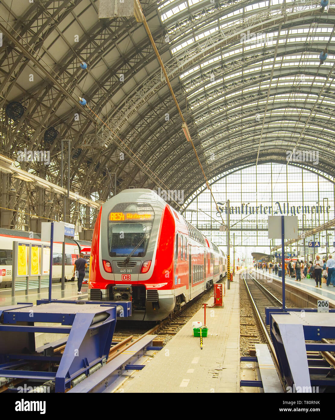 Francfort, Allemagne - le 29 août 2018 : les gens à l'intérieur de l'Frankfurt am Main train station. Gare Banque D'Images