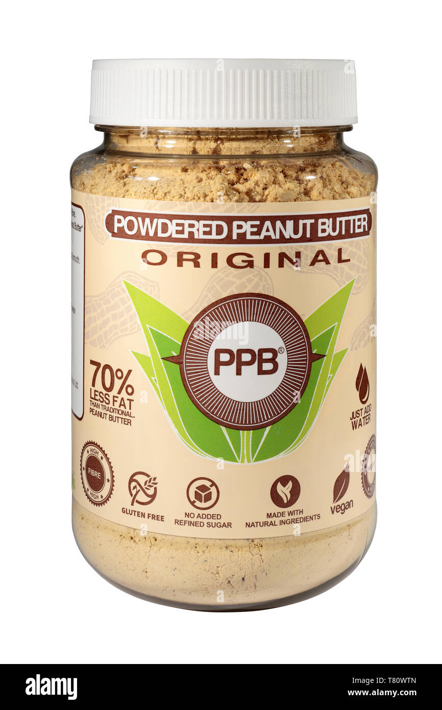 Un pot de beurre d'arachide en poudre - PPB - 70  % moins de gras, riche en fibres, sans gluten, sans ajout de sucre raffiné, végétalien, isolé sur fond blanc Banque D'Images