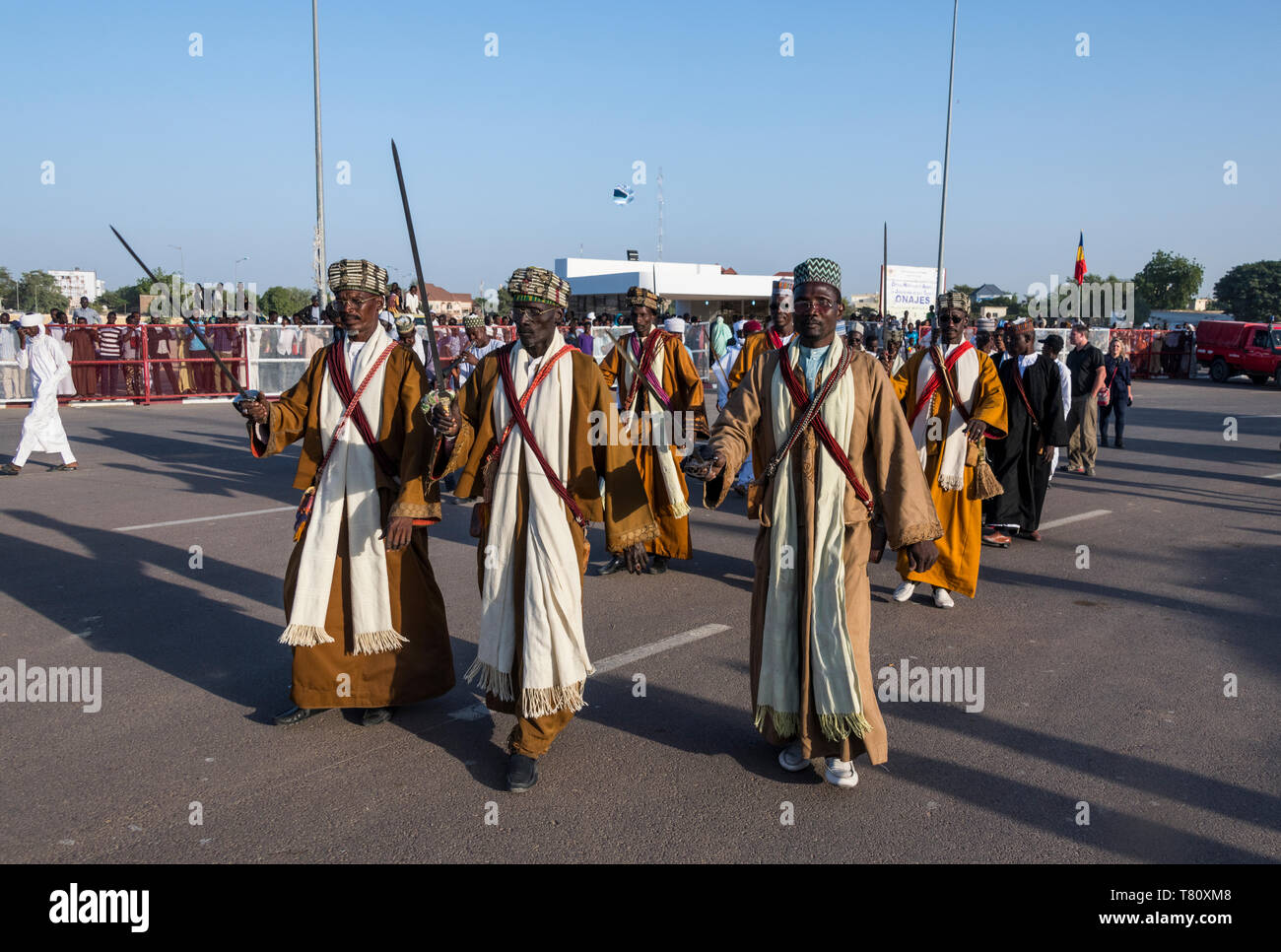 Toubou traditionnel, danse festival tribal, Place de la Nation, N'Djamena, Tchad, Afrique Banque D'Images