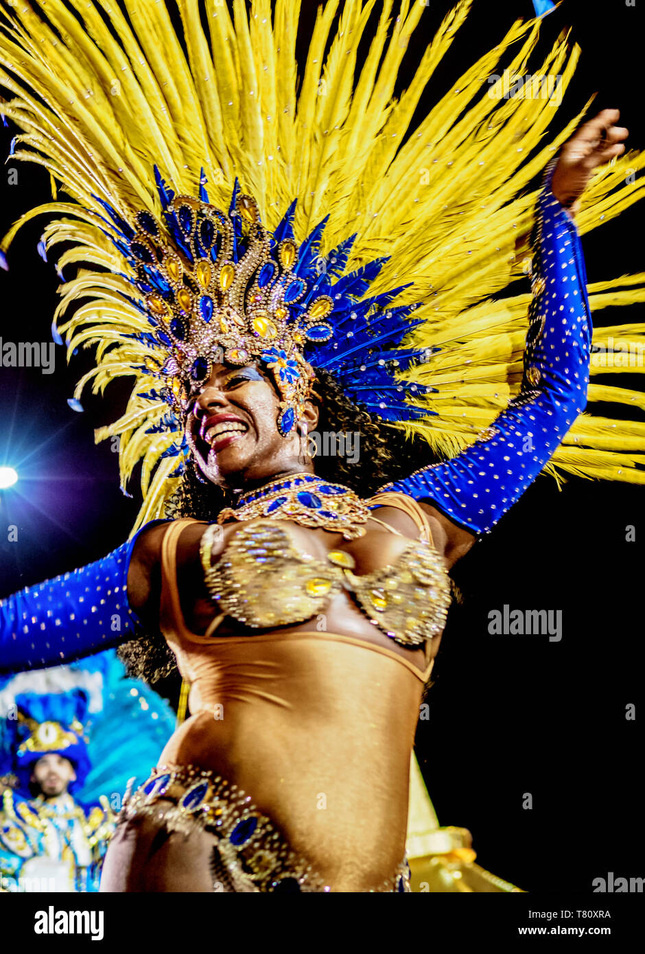 Danseuse de Samba le défilé du Carnaval à Rio de Janeiro, Brésil, Amérique du Sud Banque D'Images