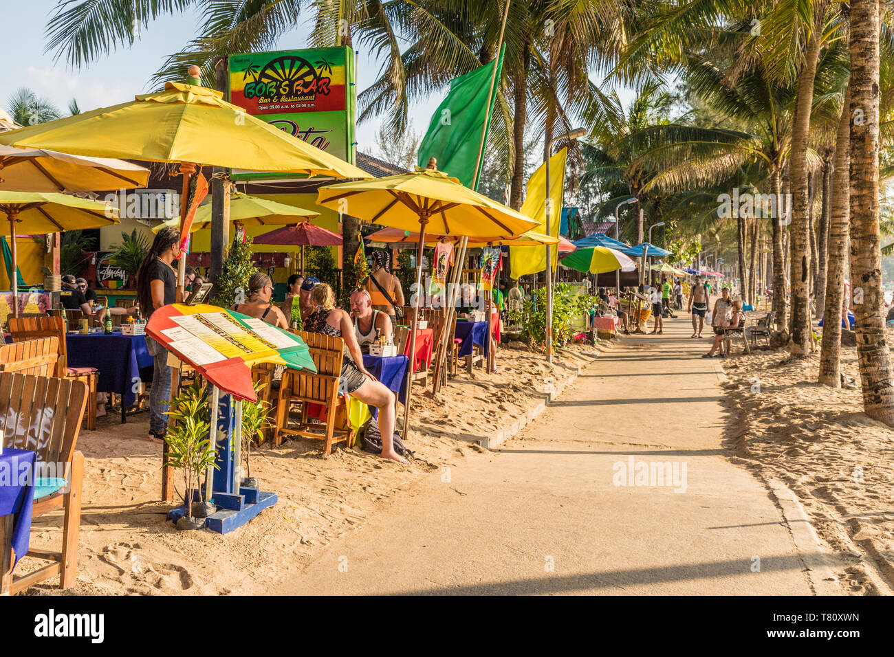 Stands de nourriture le long de plage de Kamala à Phuket, Thaïlande, Asie du Sud, Asie Banque D'Images