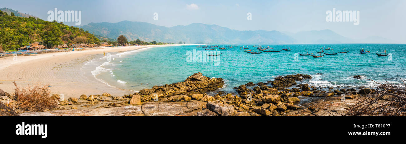 Tizit Beach et des bateaux de pêche, Dawei Péninsule, Région de Tanintharyi, Myanmar (Birmanie), l'Asie Banque D'Images