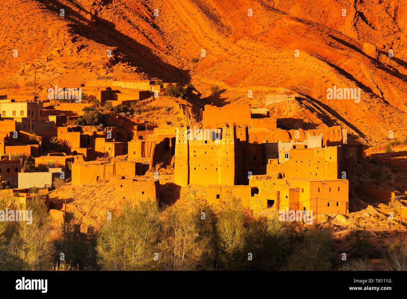 Kasbah au coucher du soleil, l'Ait Arbi, vallée du Dadès, la route des kasbahs, montagnes de l'Atlas, le sud du Maroc, Maroc, Afrique du Nord, Afrique Banque D'Images
