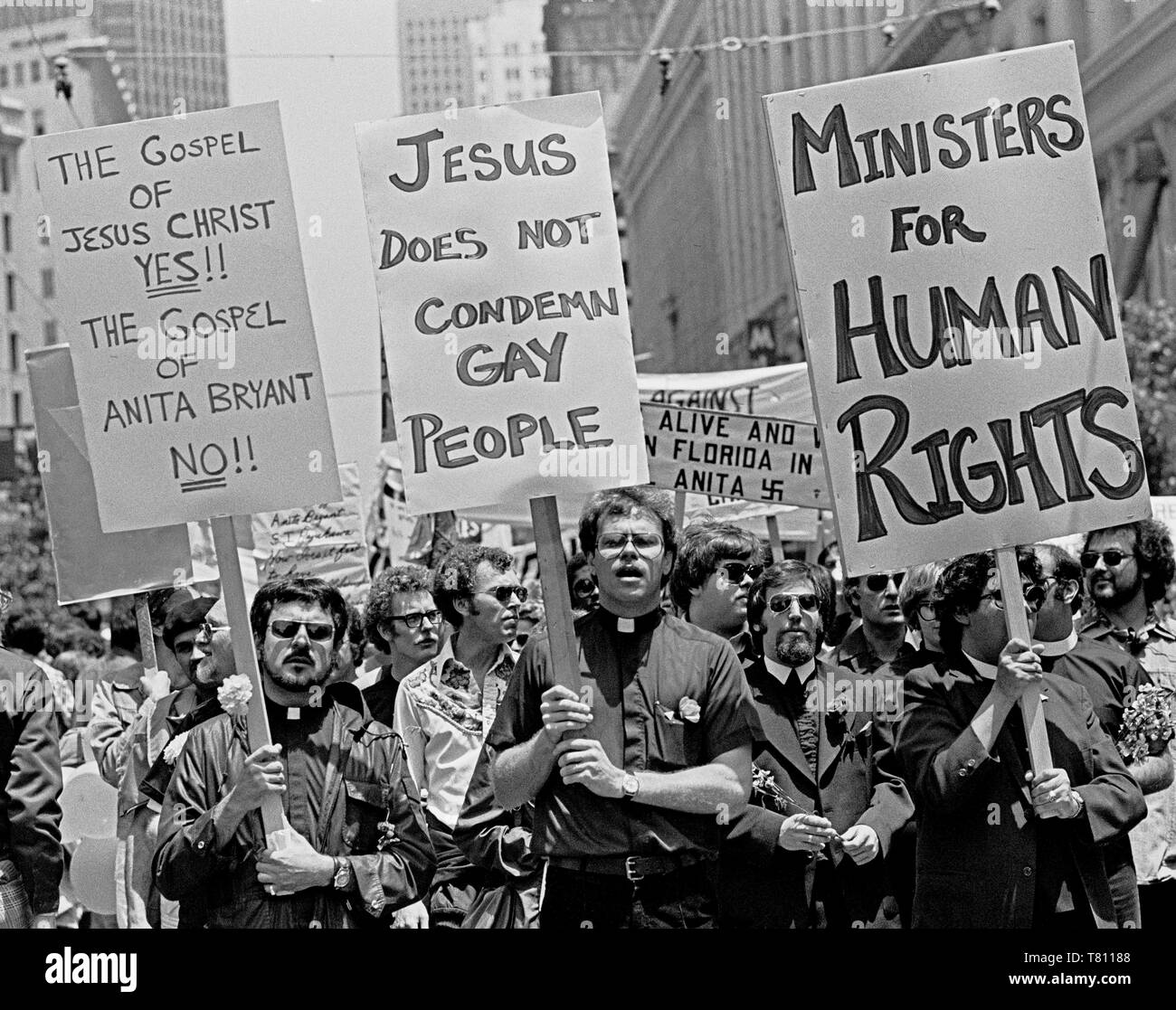 Les ministres ont pour les droits de l'homme mars dans la Parade de la Gay Pride à San Francisco, Juin 1977 Banque D'Images