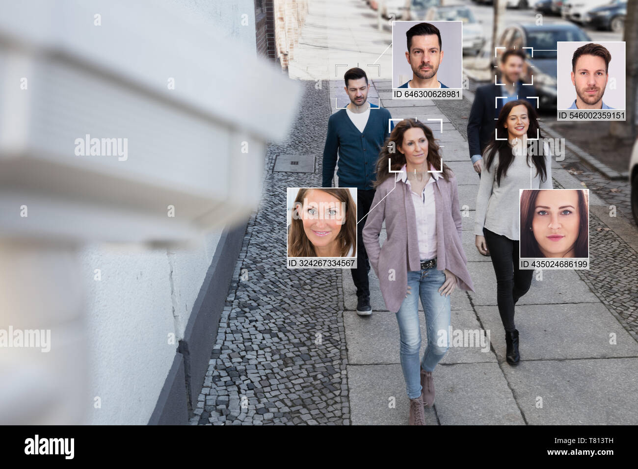 Focus sélectif de personnes reconnu des visages avec système d'apprentissage intellectuel Banque D'Images