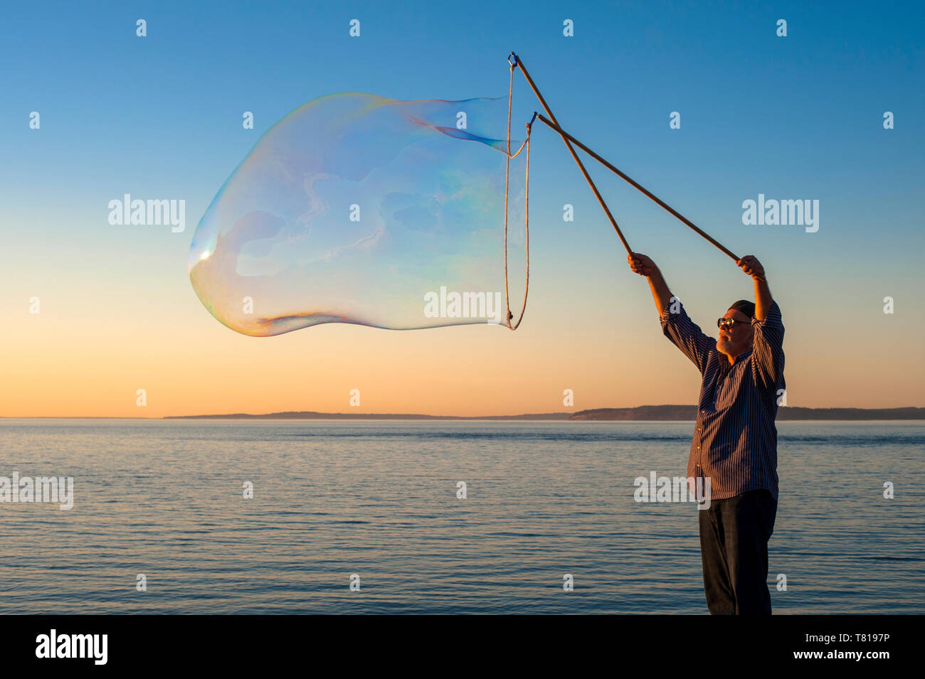 Coucher du soleil le long de Puget Sound dans l'homme faire de grosses bulles Banque D'Images