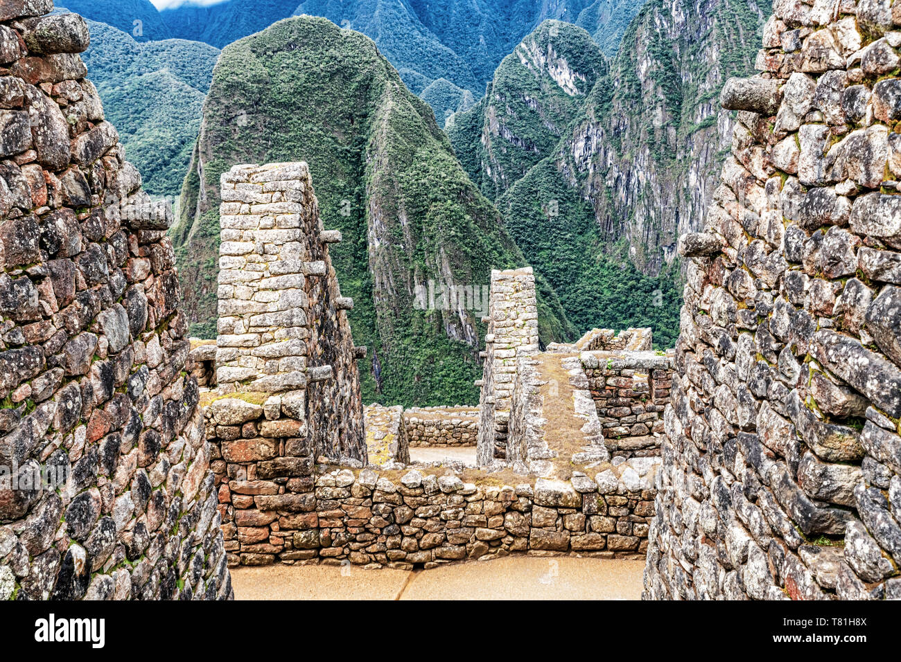 Inca bien préservé les bâtiments et les habitations, structures de l'ancienne cité de Machu Picchu au Pérou. Banque D'Images