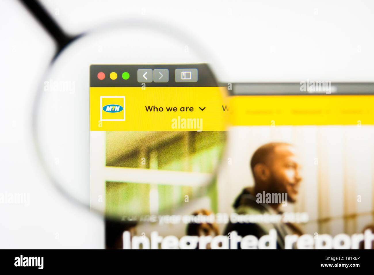 Los Angeles, Californie, USA - 8 Avril 2019 : rédaction d'illustration du Groupe MTN d'accueil du site. Logo du groupe MTN visible à l'écran. Banque D'Images