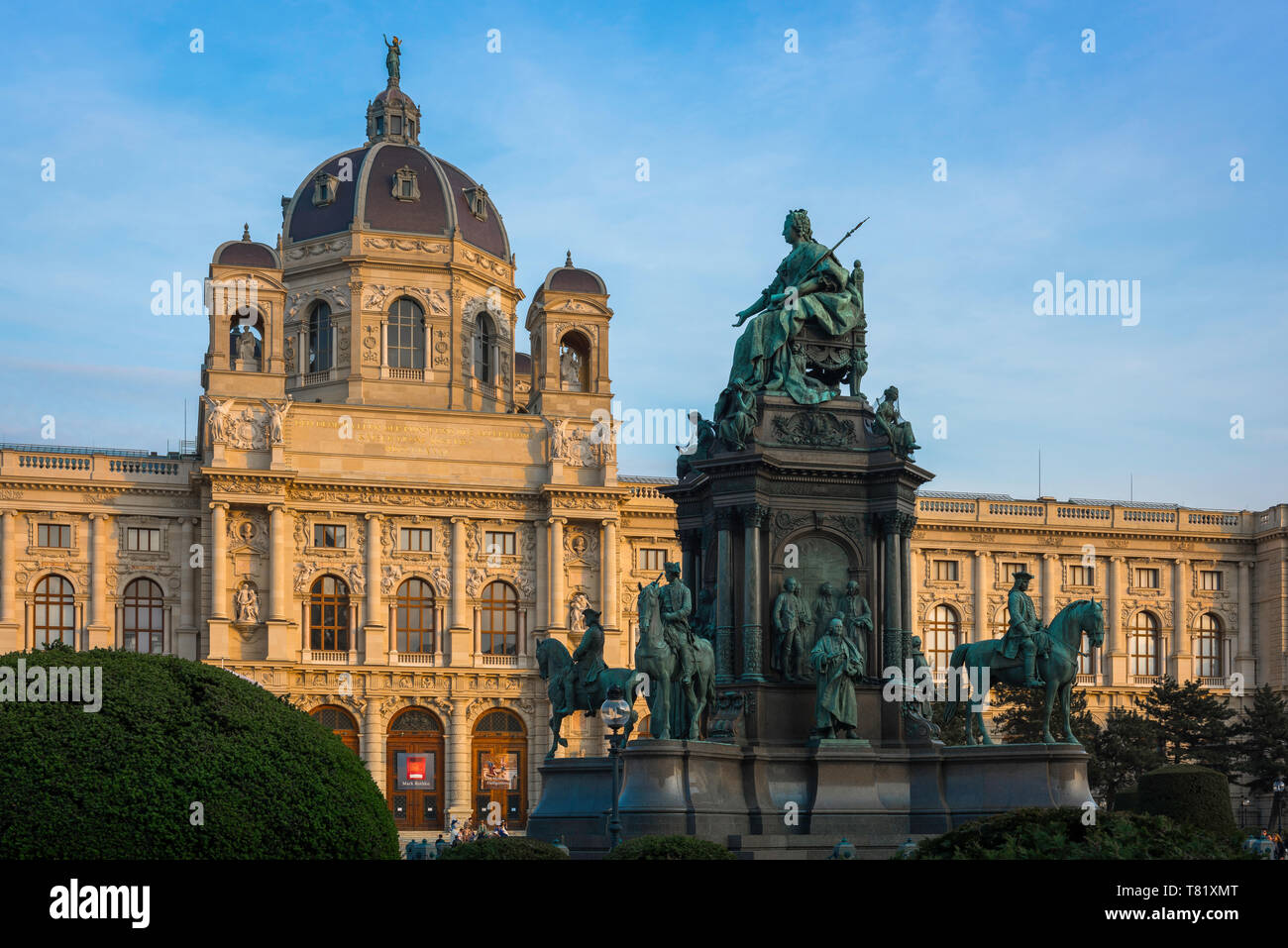 Maria Theresien Platz, de la statue de Maria Theresa situé dans le centre de Maria Theresien Platz dans le quartier des musées de Vienne, Autriche. Banque D'Images