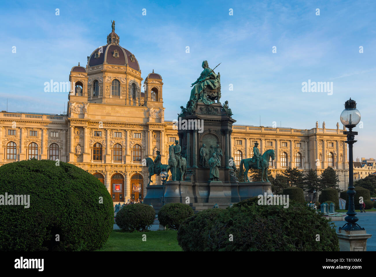 Maria Theresien Platz, de la statue de Maria Theresa situé dans le centre de Maria Theresien Platz dans le quartier des musées de Vienne, Autriche. Banque D'Images