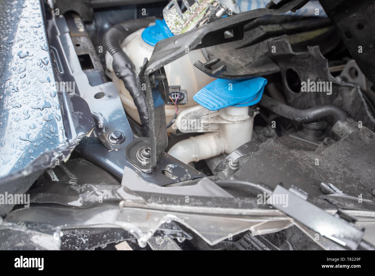 Volkswagen Golf. Accident de voiture et de détails. Accident de voiture sur la tête. Accident de voiture de police et l'arrière-plan. Banque D'Images