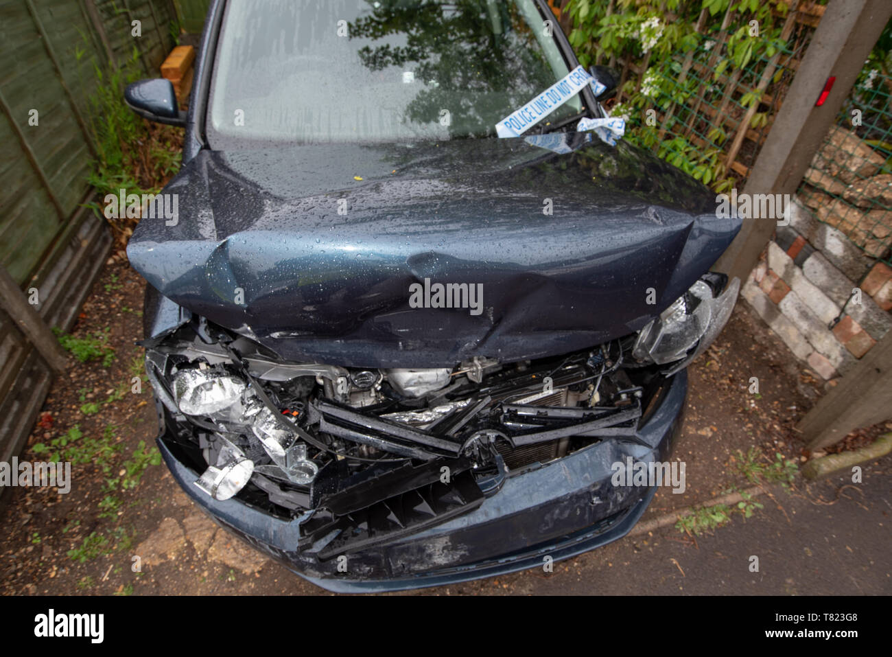 Volkswagen Golf. Accident de voiture et de détails. Accident de voiture sur la tête. Accident de voiture de police et l'arrière-plan. Banque D'Images