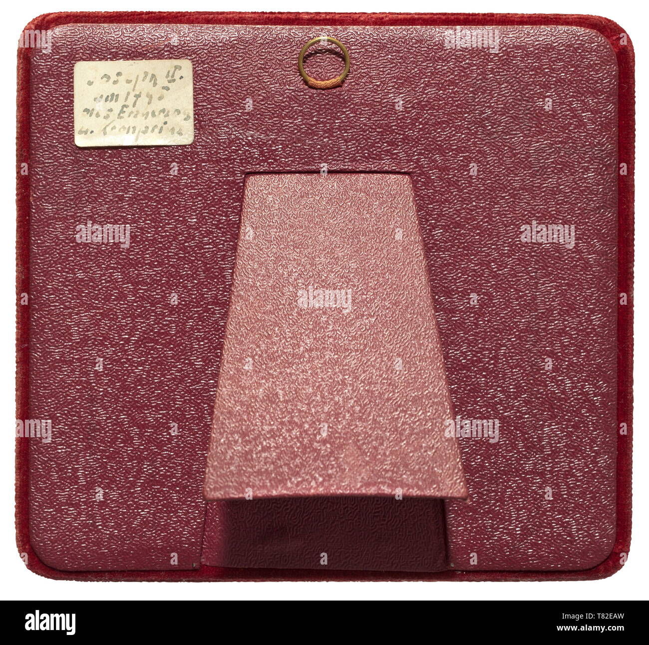 Une miniature de l'empereur Joseph II comme le Prince à l'âge de quatre ans, la couleur de l'eau sur ivoire dans un petit et vieux châssis en métal doré, en velours de monter. Portrait de l'archiduc Joseph à l'âge de quatre ans, portant la couleur turquoise, brodé à l'or d'une tenue vestimentaire. Seuls les nobles hongrois ont été autorisés à porter le 'disz magyar', le jeune archiduc porte aussi le Golden Fleece dont seul le prince héritier a reçu peu de temps après sa naissance, l'autre a reçu de l'ouatine archiducs quand ils sont venus de l'âge. La Ville : la couronne hongroise et autrichienne, Additional-Rights Clearance-Info-ar-Not-Available Banque D'Images