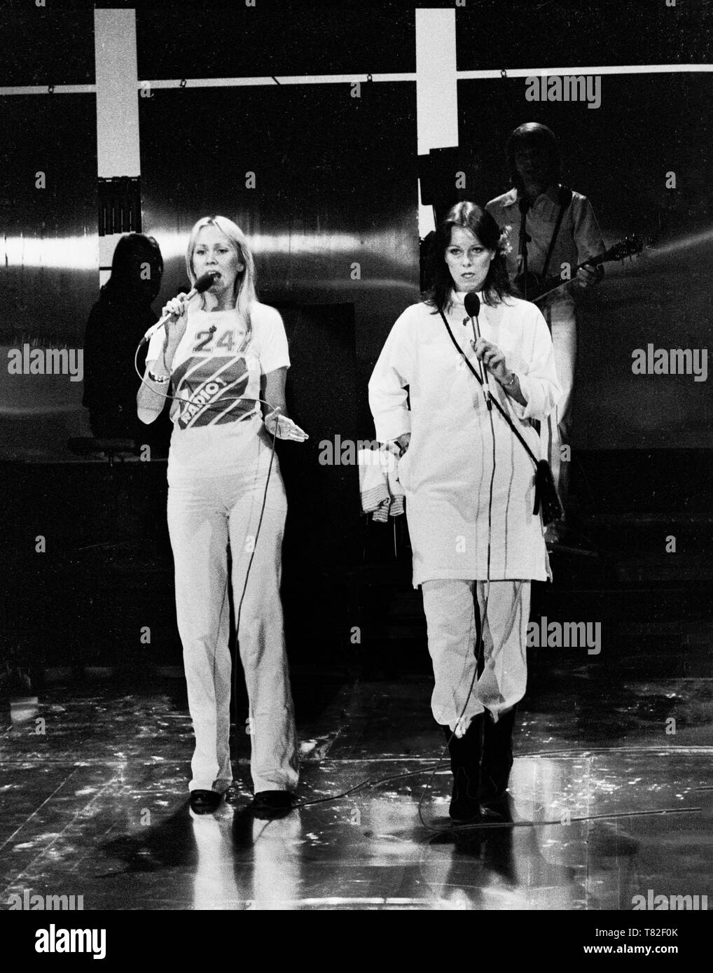 Trois titres enregistrés à La Haye, pour l'émission de télévision néerlandaise 'een van de acht' le 23 novembre 1976, La Haye, Pays-Bas - 1976, *** *** Local Caption abba Anni-Frid Lyngstad Björn Ulvaeus Agnetha Fältskog, Benny Andersson Banque D'Images