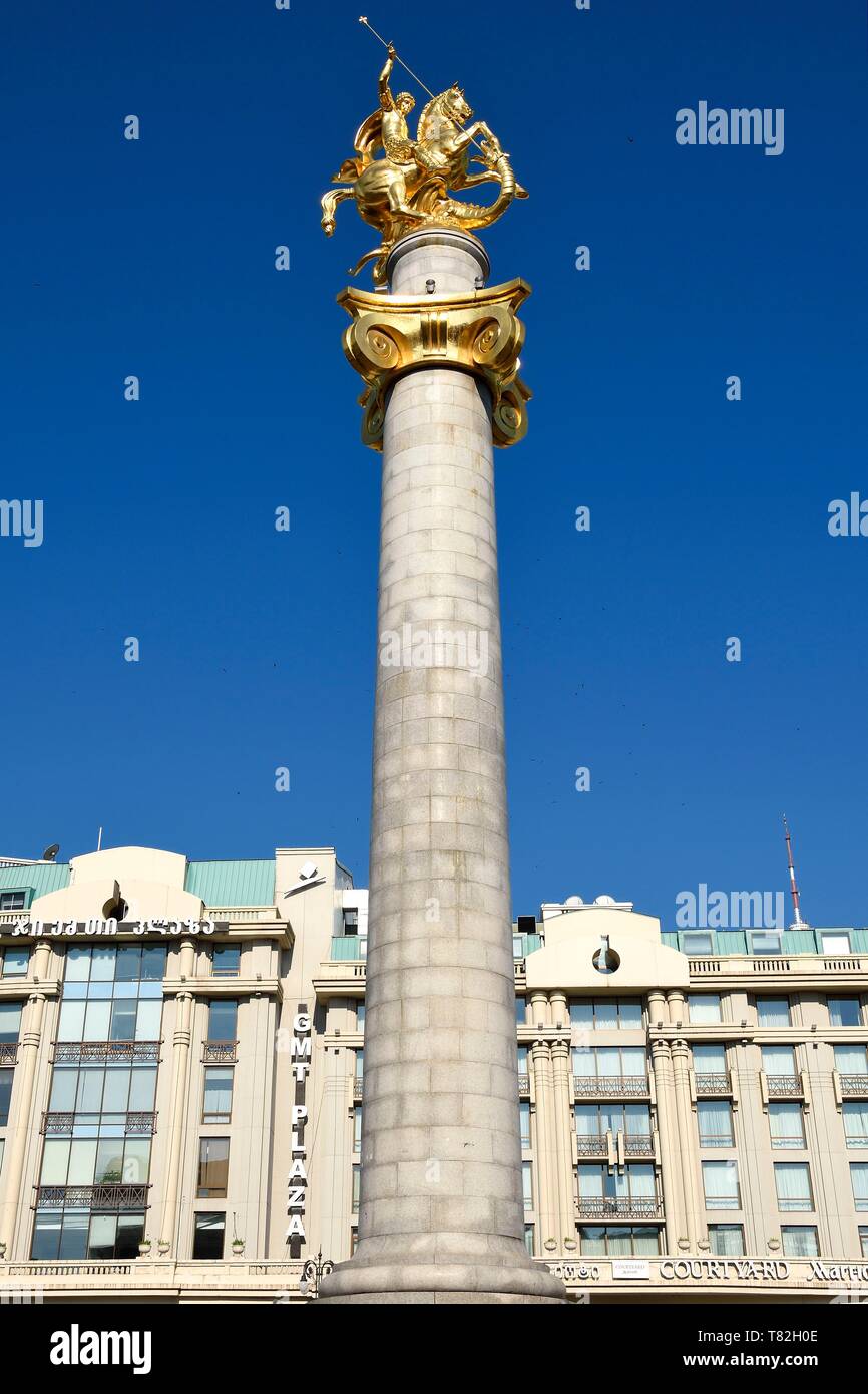 La Géorgie, Tbilissi, la place de la liberté, Place de la liberté, statue de Saint Georges terrassant le dragon Banque D'Images