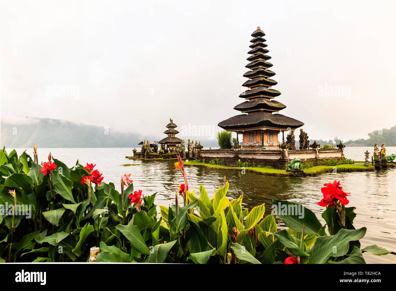 L'INDONÉSIE, Bali, Bedugul, Pura Ulun Danu temple sur le lac Bratan Banque D'Images
