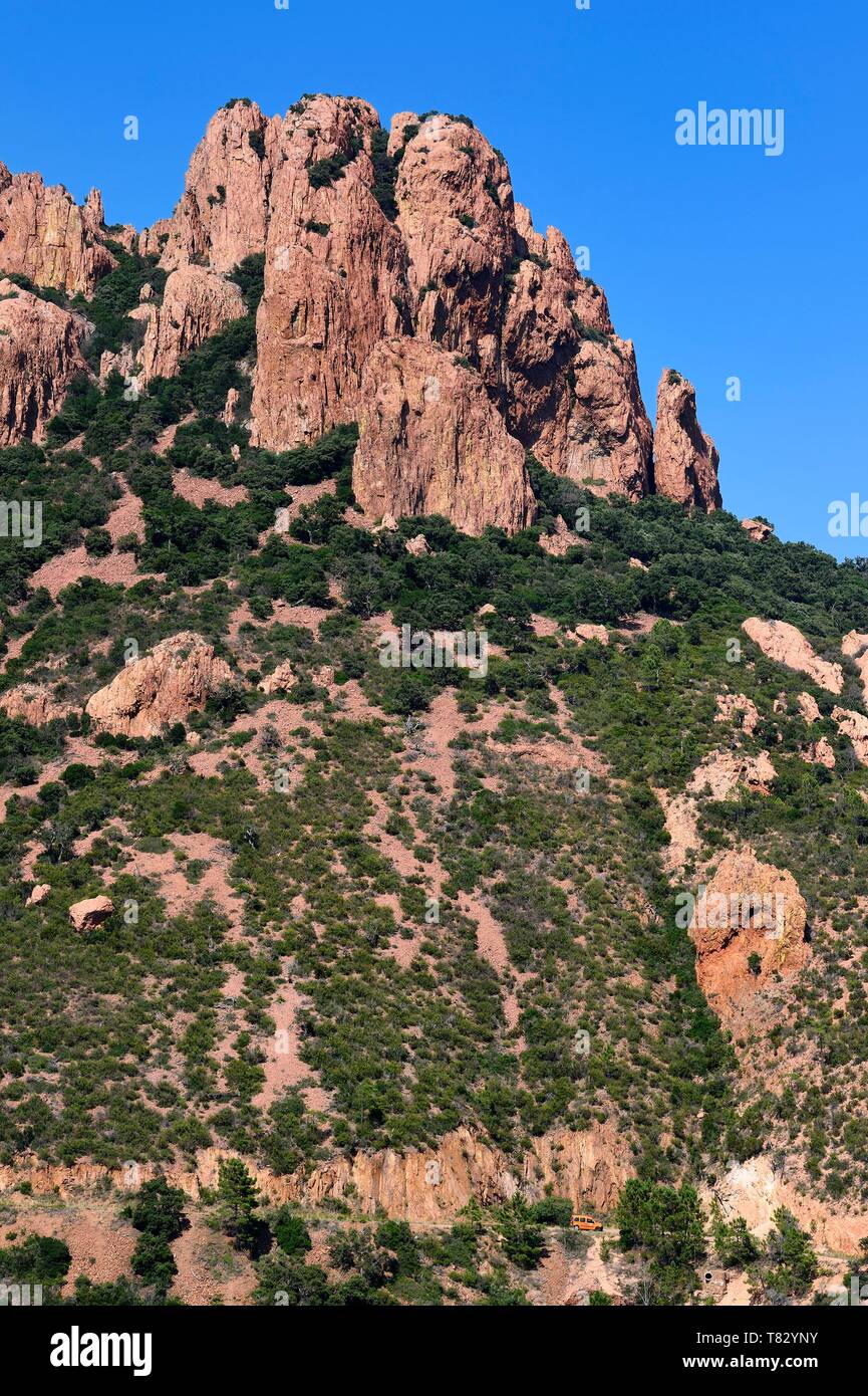 La France, Var, Agay, près de Saint Raphaël, Massif de l'Esterel (Massif de l'Esterel), le pic du Cap Roux Banque D'Images