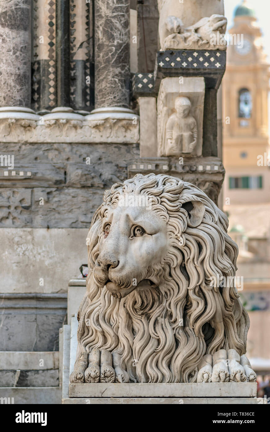 Lion de marbre à l'entrée de Chiesa San Matteo, Gênes, Ligurie, Nord-Ouest de l'Italie Banque D'Images