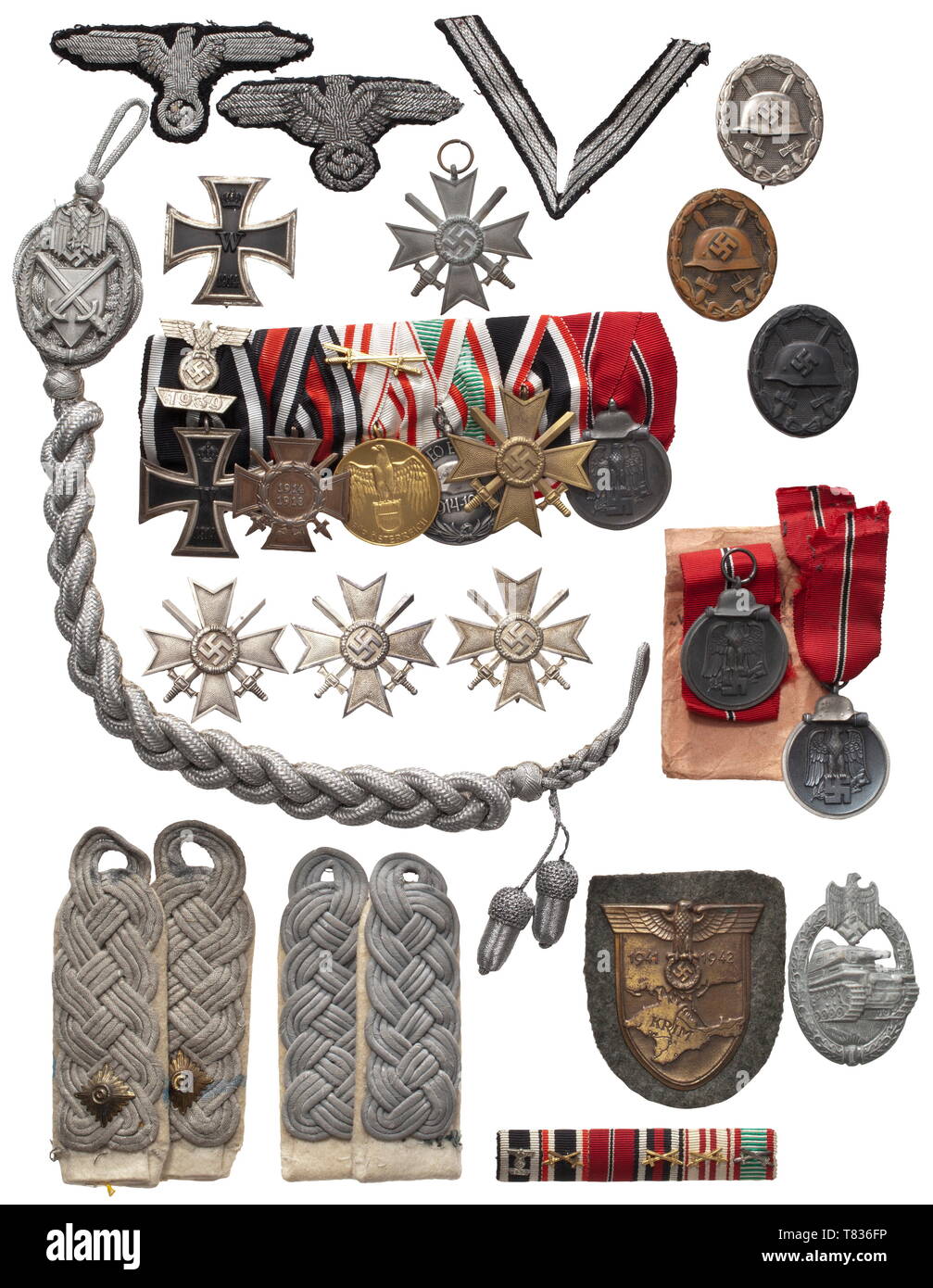 La succession d'Hauptsturmführer Arthur Erdmann Grandes commandes en six pièces fermoirs (Croix de Fer de 2ème classe de 1914 avec fermoir de répétition, l'honneur 1939 croix de la guerre 1914/18 pour les combattants autrichiens et hongrois, des médailles commémoratives de la guerre, la guerre avec la croix du mérite, la Médaille du Front de l'épée) avec les commandes de champ correspondant, une croix de fer de 1ère classe de 1914 (pièce de 1930), trois Croix du Mérite de guerre (1ère classe chaque de métal non ferreux argenté, deux avec bouilloire 'L/11', '1'), un badge de Panzer Assault en argent (zinc, bouilloire 'R.K.'), un bouclier de Krim (papier manquant), une guerre Meri, Editorial-Use-seulement Banque D'Images
