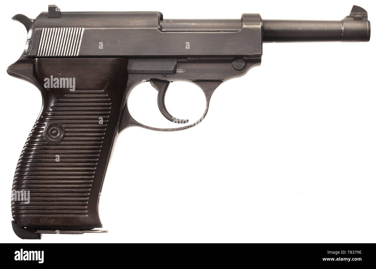 Spreewerk P 38, code "son" Cal. 9 mm parabellum, no 3750k. Les numéros correspondants. Alésage comme un miroir. Vers la Production de décembre 1943. Les marques d'acceptation/eagle 88 sur parties principales. Côtes du fourreau droit marqué 'B' 93. Sous le côté gauche du panneau de poignée sur la partie supérieure du châssis marqué 'Z' 181. Bleuissage originale complète, plus fin sur l'adhérence. minimale Poignée en bakélite marron foncé impeccable panneaux. Jvd-magazine avec acceptation mark eagle/WaA708. Un rarement offerts collectors' du haut dans presque parfait état. Erwerbsscheinpflichtig historique., historiques, 20e siècle, Additional-Rights Clearance-Info-Not-Available- Banque D'Images