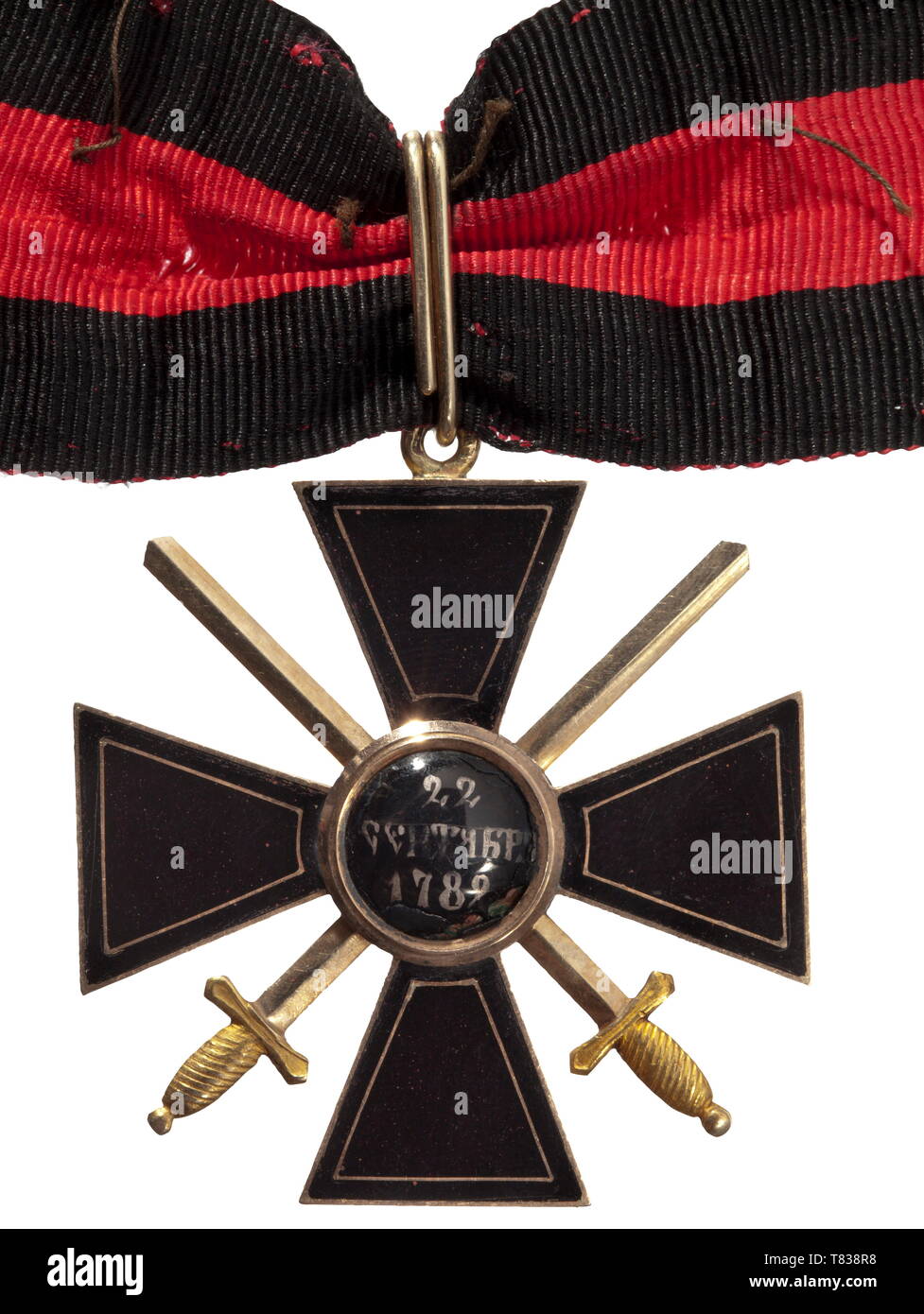 Une commande's Cross 4ème classe avec Épées de l'Ordre de Saint Vladimir ce modèle en or, faite en vers 1860, est l'un des fameux "série noire" de la Fédération de commandes système. Probablement dû à un effet de mode de l'époque, ces décorations ont été commandées par l'ordre privé et réalisée entièrement en noir au lieu de rouge à l'émail. La croix les bras sont carrément parfaitement polis dans la plus grande tradition de travail de l'émail de la période, et sont particulièrement souhaitable en raison de l'amende une décoration dorée et bordures linéaire. Les épées sont façonnés en or en utilisant Additional-Rights Clearance-Info, bicol--Not-Available Banque D'Images