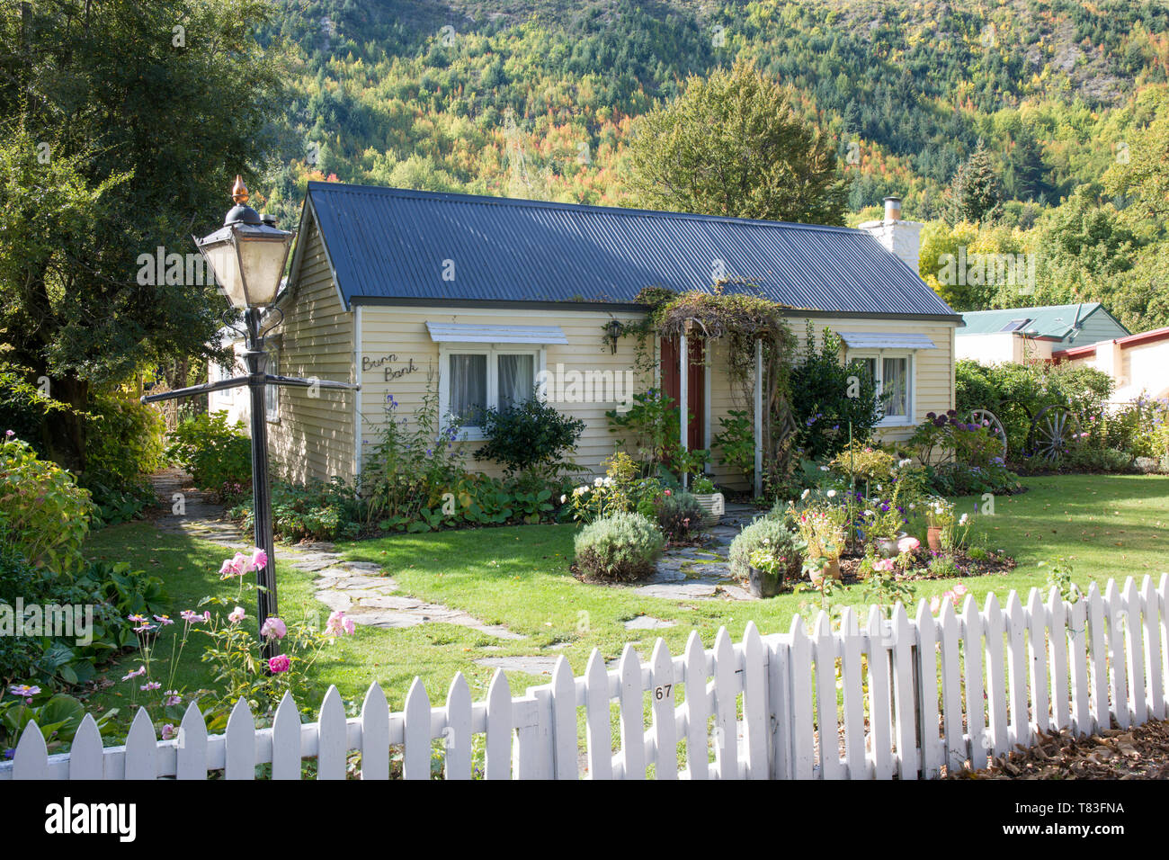 Arrowtown, Otago, Nouvelle-Zélande. Charmant cottage du xixe siècle dans la rue Buckingham. Banque D'Images