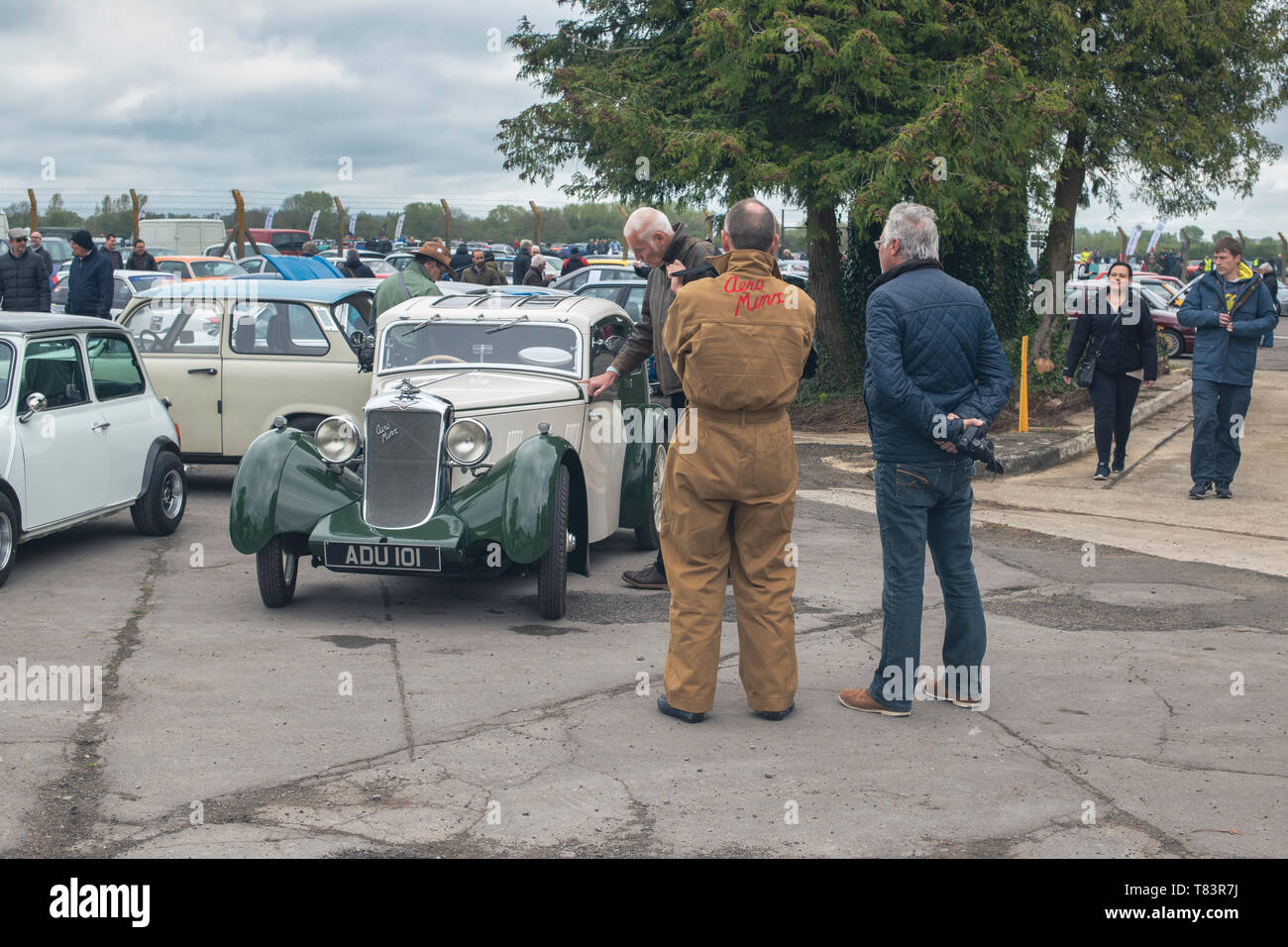 Hillman minx Vintage aero voiture et de passionnés à Bicester Heritage Centre 'Drive il Day'. Bicester, Oxfordshire, Angleterre. Vintage filtre appliqué Banque D'Images