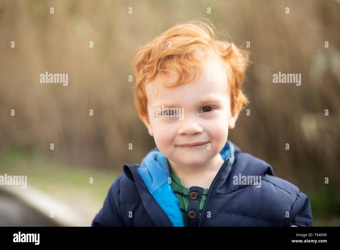 Portrait de jeune garçon aux cheveux rouges Banque D'Images
