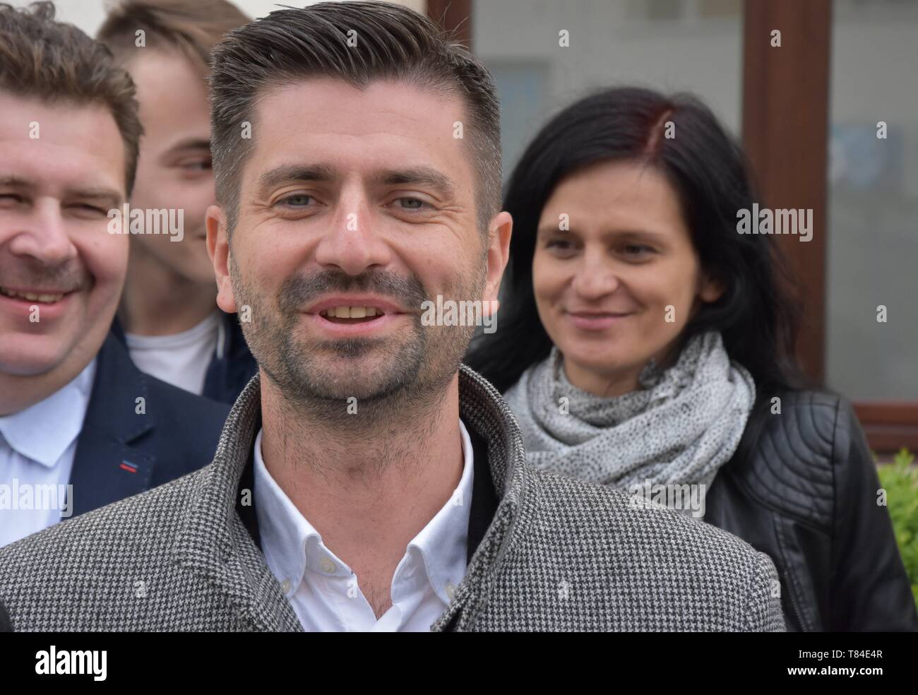 Lubin, Pologne. 10 mai, 2019. Élections au Parlement européen en Pologne, le chef de la liste Wiosna Biedronia (printemps) dans le district d'Opole Dolny Slask Krzysztof Smiszek, partenaire privé de Robert Biedron, ancien maire de SÂ³upsk en Pologne, il est le plus célèbre couple gay/Twardysko-Wierzbicki Crédit : Piotr ZUMA Wire/Alamy Live News Banque D'Images