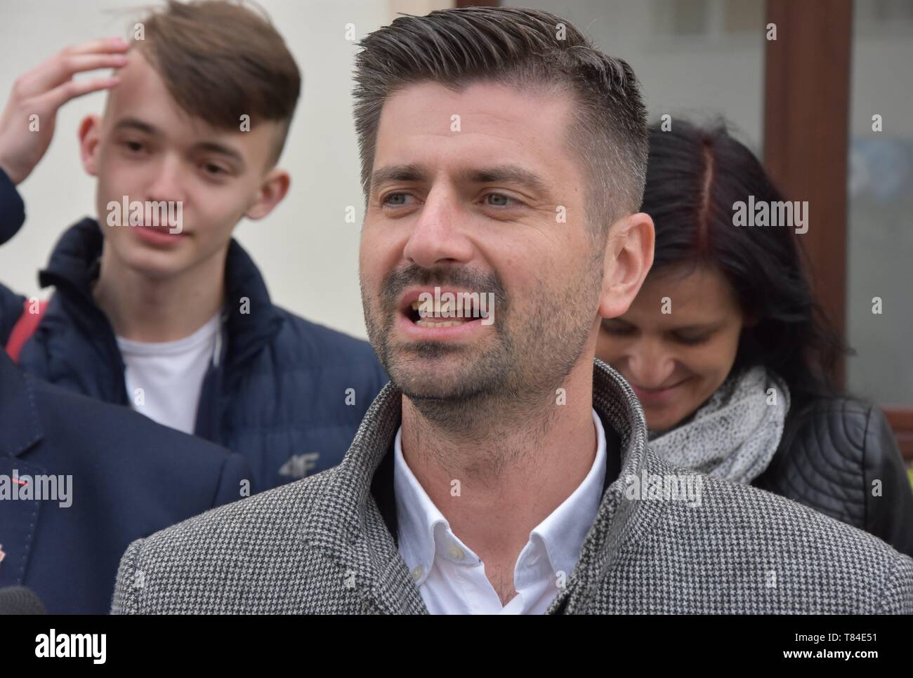 Lubin, Pologne. 10 mai, 2019. Élections au Parlement européen en Pologne, le chef de la liste Wiosna Biedronia (printemps) dans le district d'Opole Dolny Slask Krzysztof Smiszek, partenaire privé de Robert Biedron, ancien maire de SÂ³upsk en Pologne, il est le plus célèbre couple gay/Twardysko-Wierzbicki Crédit : Piotr ZUMA Wire/Alamy Live News Banque D'Images